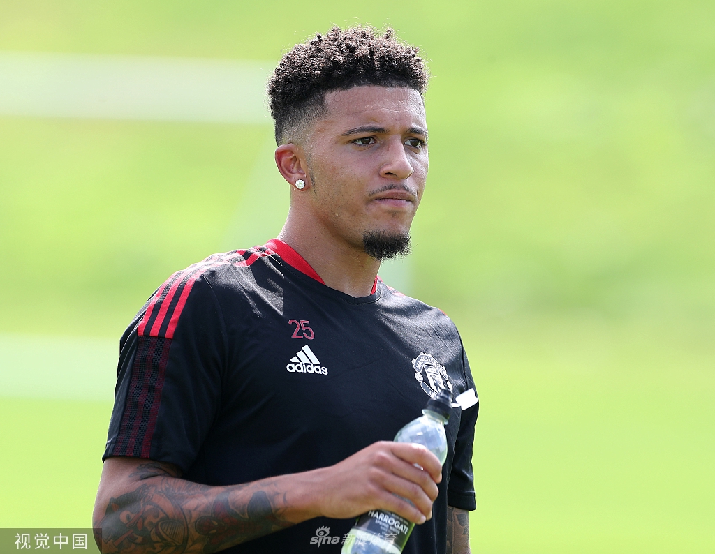 7300万新援亮相！桑乔首次亮相曼联训练基地