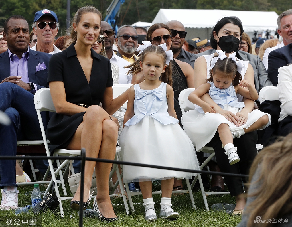 棒球传奇球星杰特美妻抢镜 乔丹都跟她搭讪