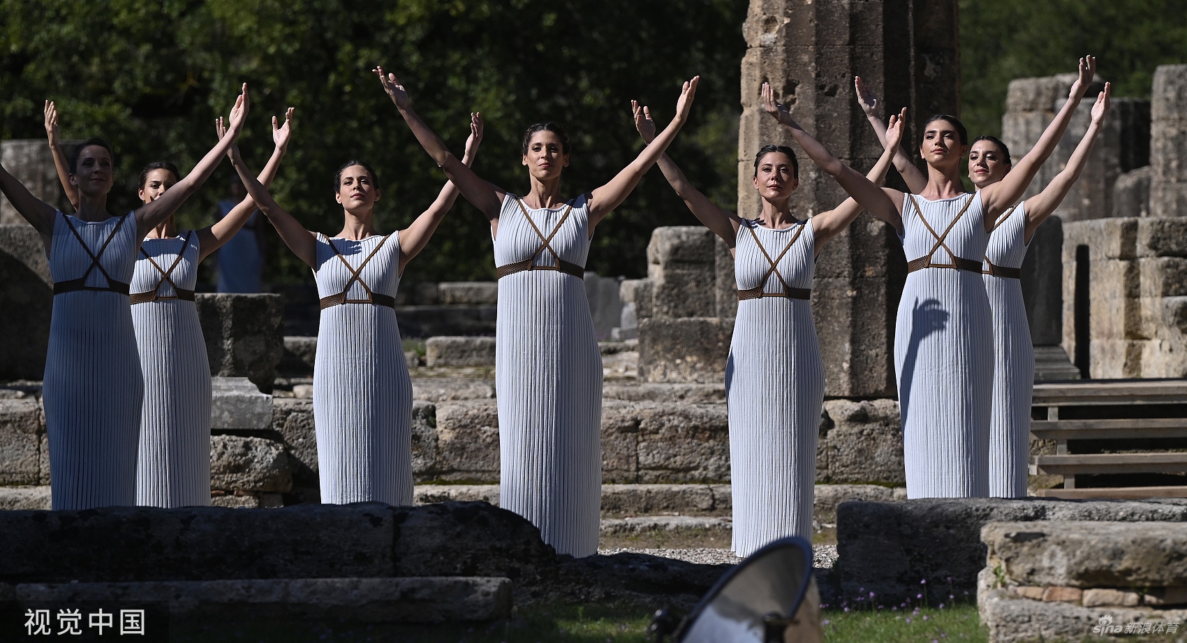 北京冬奥会火种在希腊点燃 李佳军传递火炬