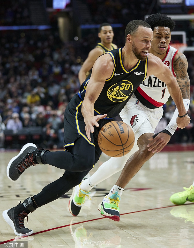 [NBA]勇士132-95开拓者 库里18分14助攻