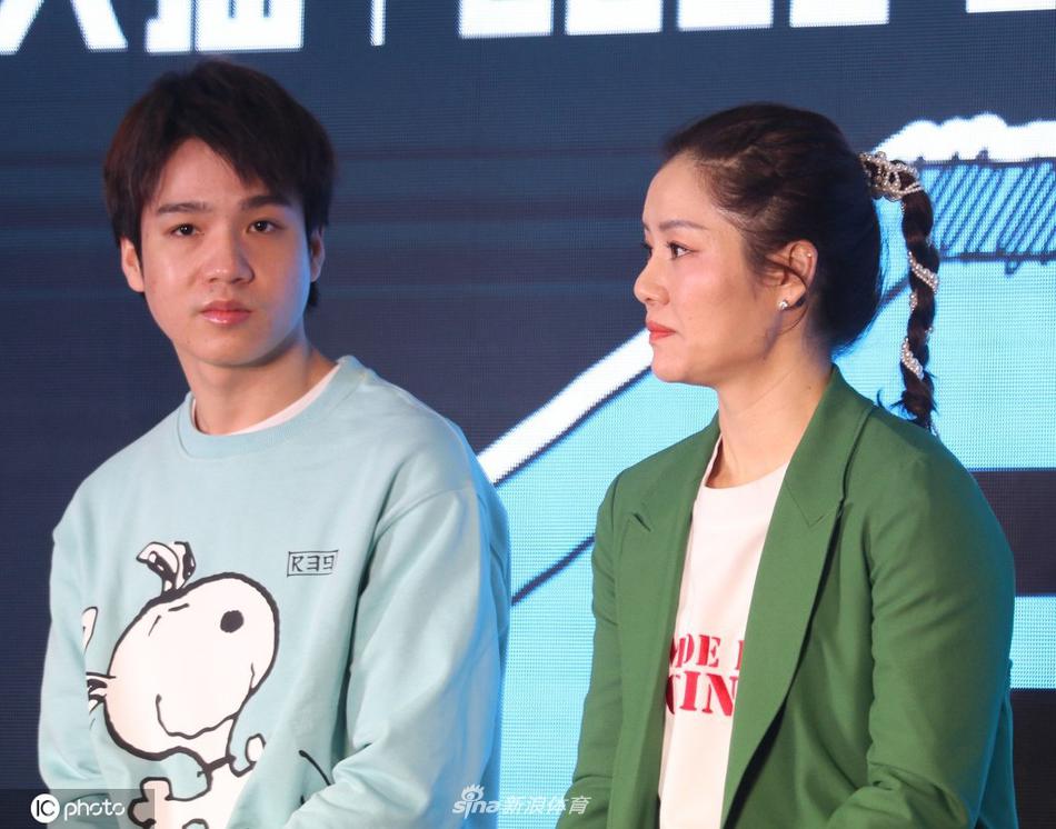 文体明星跨界合作 李娜白敬亭letme出席潮鞋展