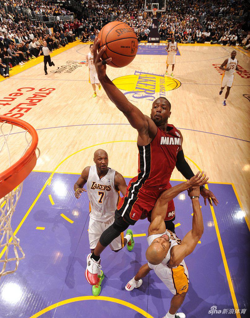 回顾历届圣诞大战经典瞬间 科比vs詹姆斯成永恒