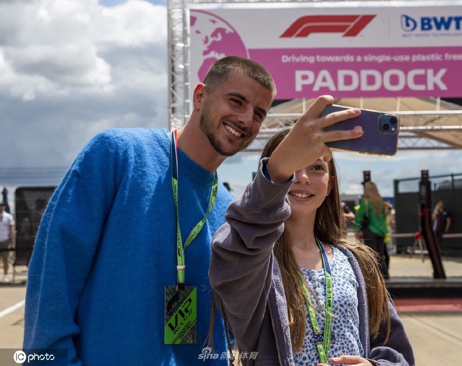 众多英超球员现身观战F1英国大奖赛