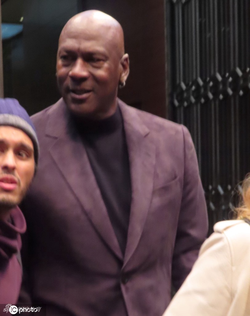 迈克尔-乔丹现身纽约卡内基音乐厅