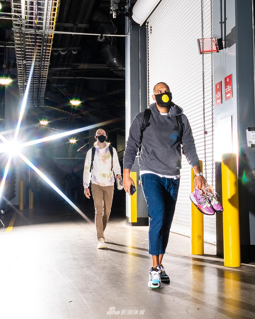 [NBA]湖人117-100火箭 詹姆斯砍26+8