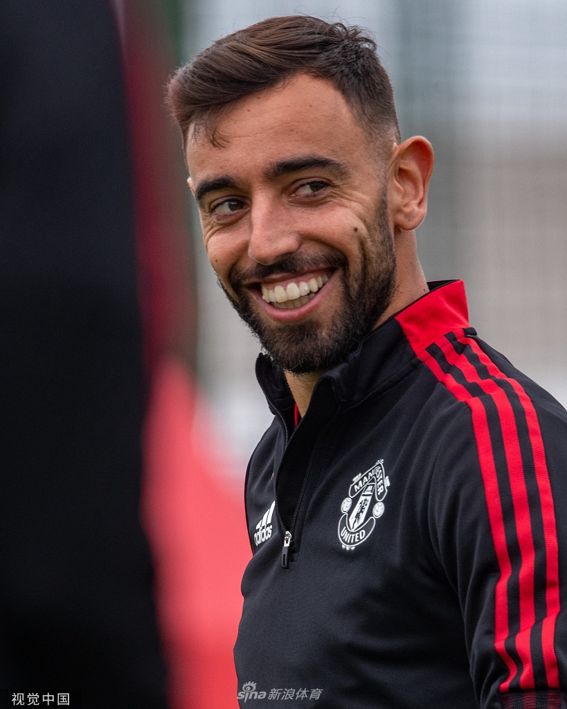 曼联训练备战 博格巴新发色亮眼