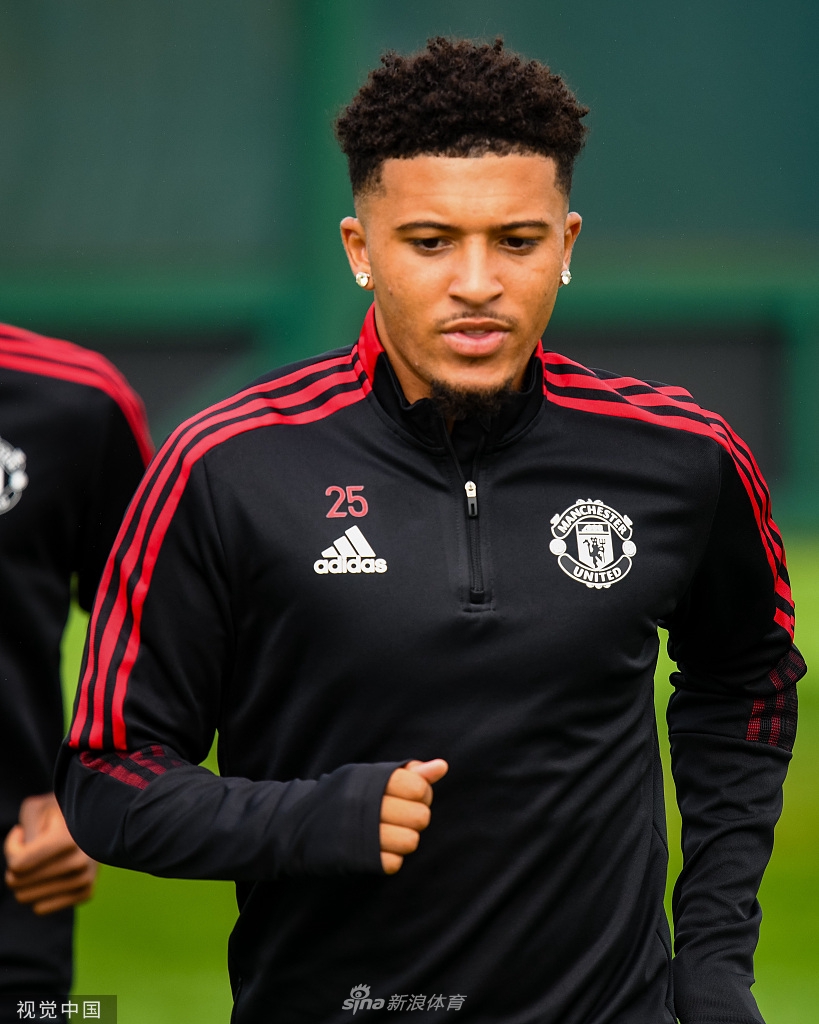 曼联训练备战英超 瓦拉内亮相与博格巴同框
