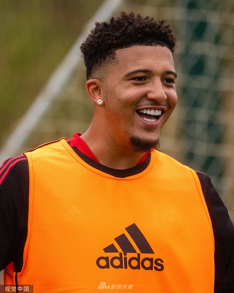 曼联训练备战英超 瓦拉内亮相与博格巴同框