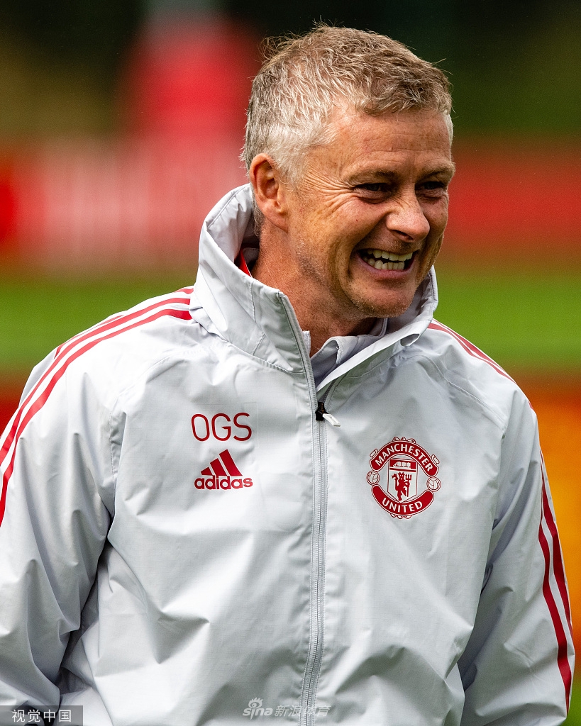 曼联训练备战英超 瓦拉内亮相与博格巴同框