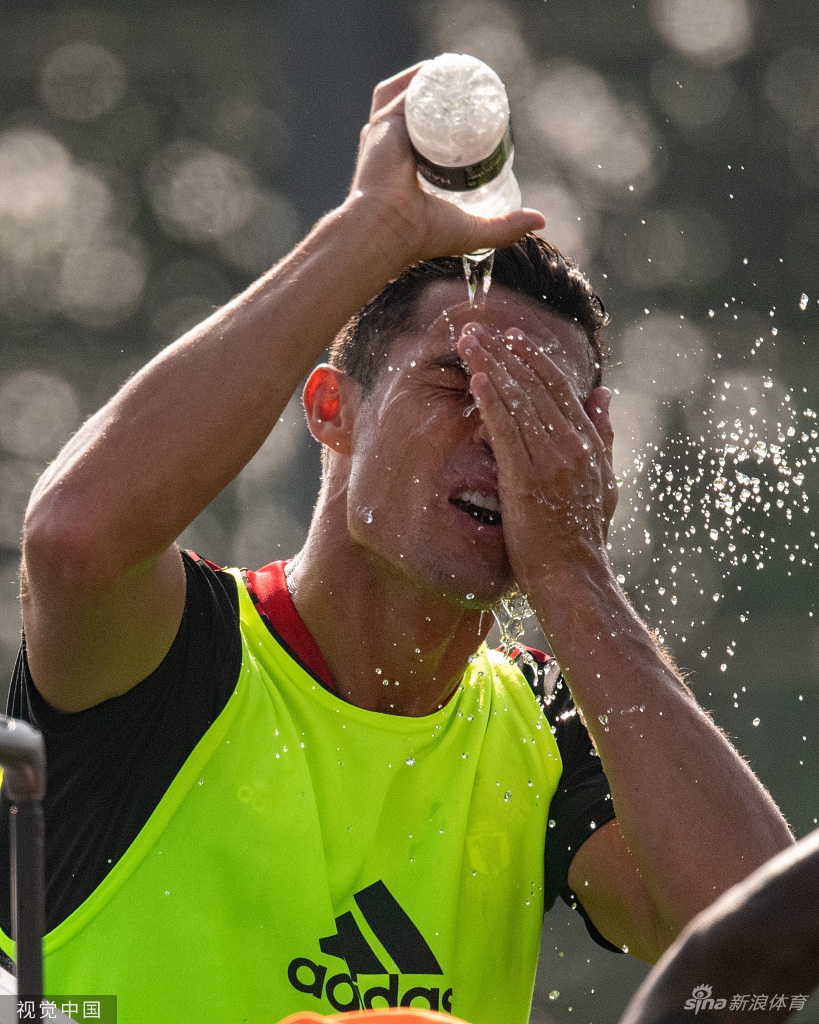 Super Idol的笑容！C罗回归曼联首训