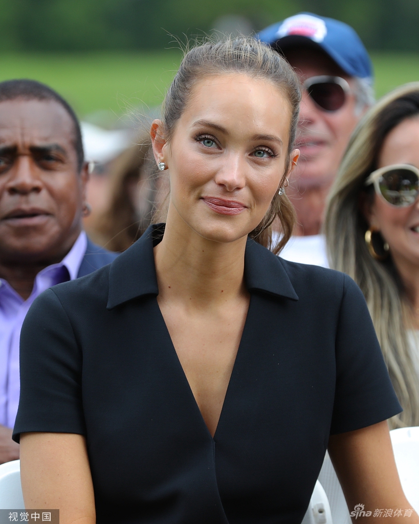 棒球传奇球星杰特美妻抢镜 乔丹都跟她搭讪