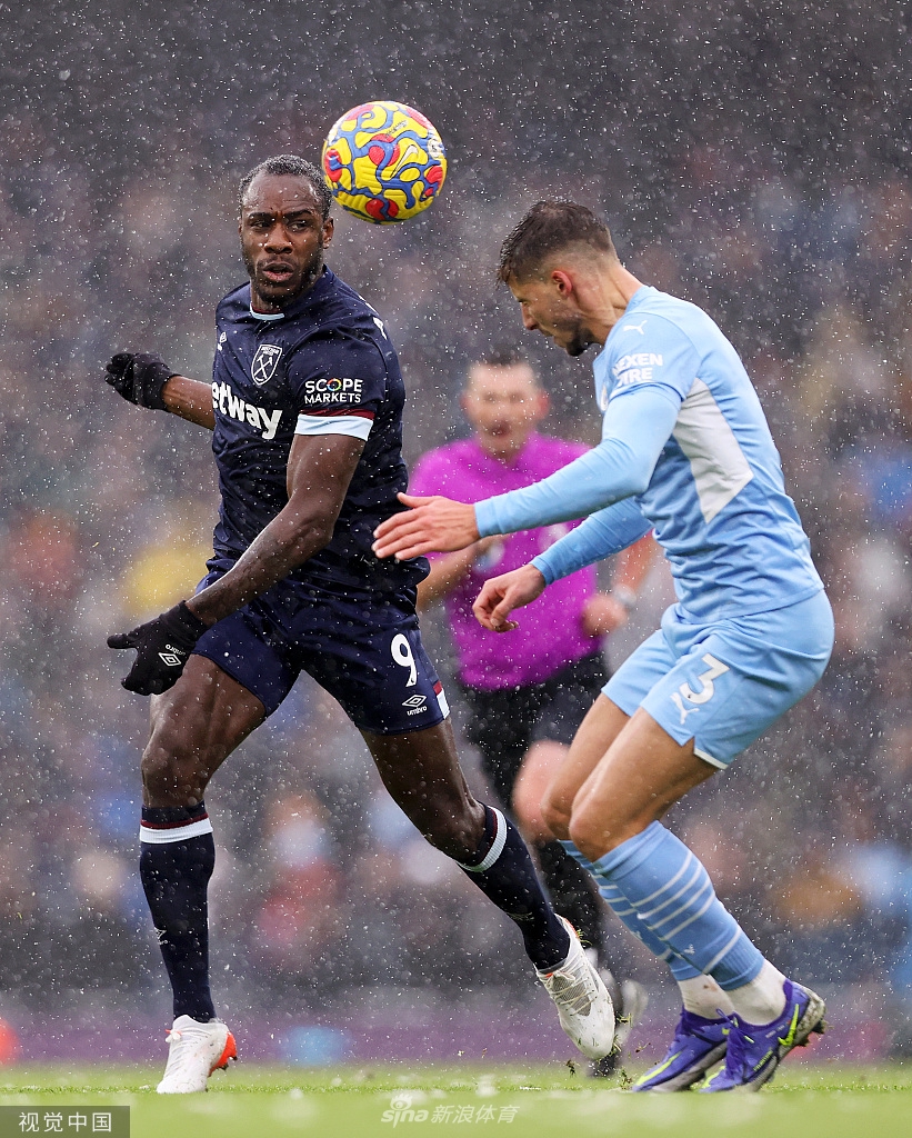 [英超]雪战到底！曼城大雪中2-1战胜西汉姆联
