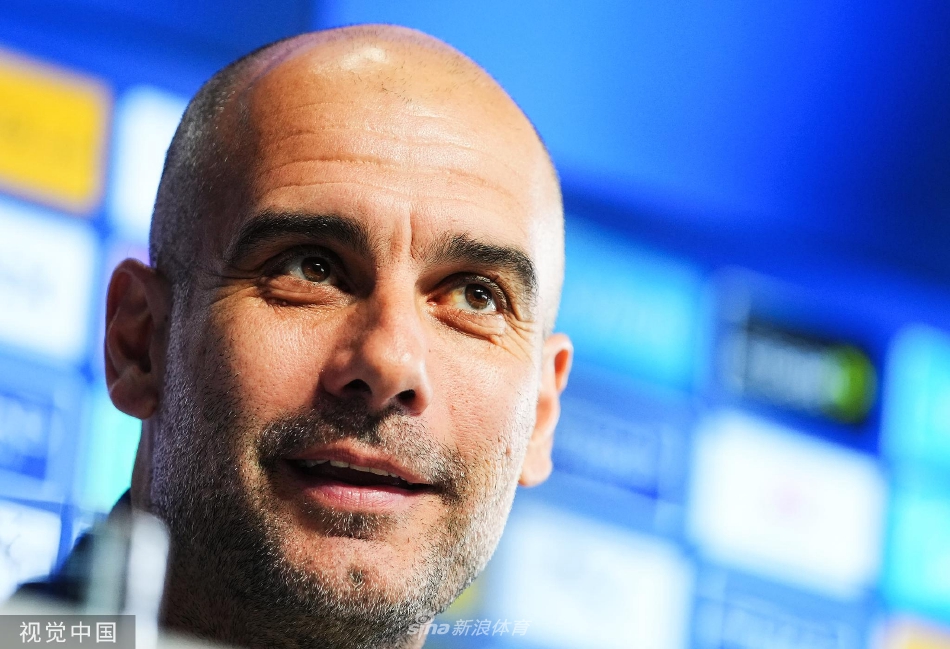 曼城训练备战并召开发布会