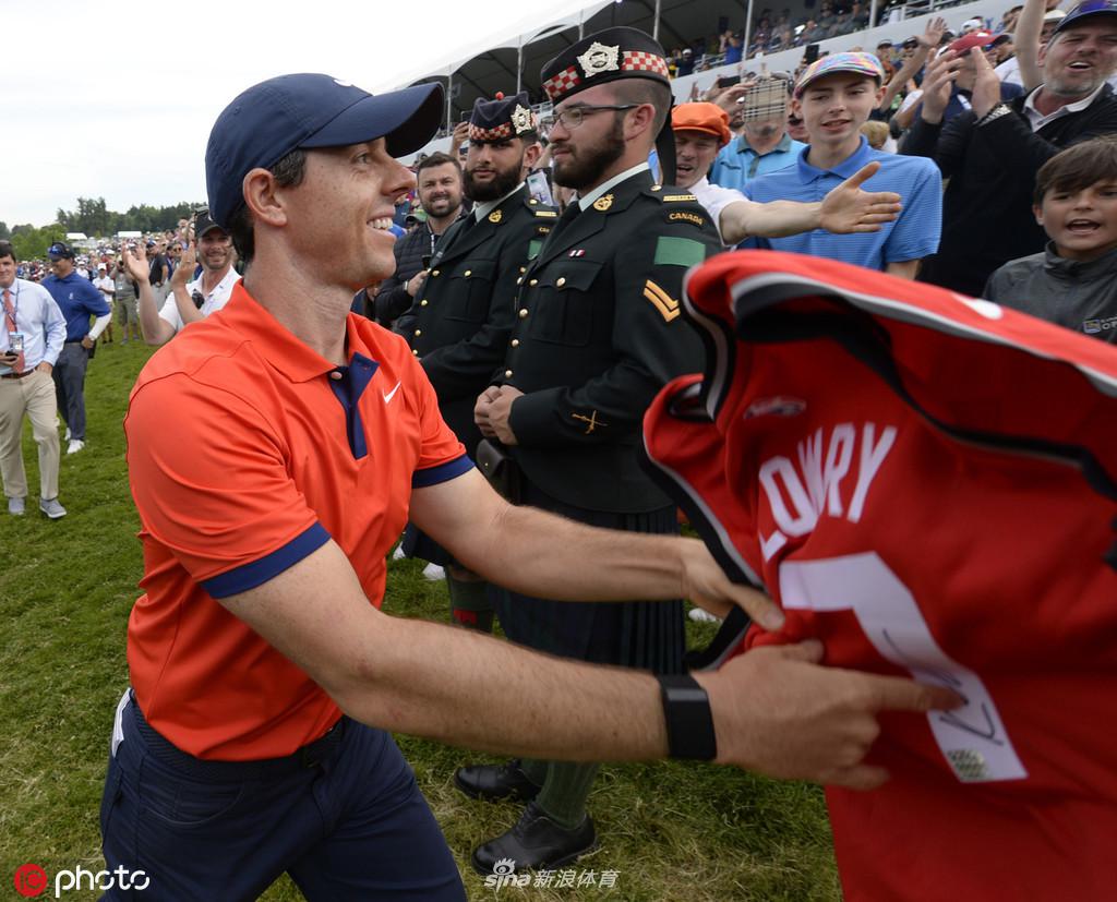 遥祝猛龙夺冠！高尔夫届的詹姆斯夺冠后穿洛瑞球衣