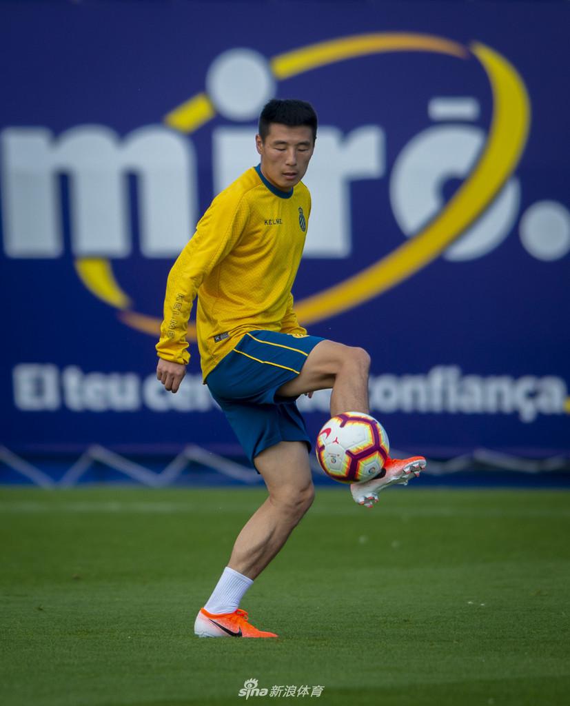 西班牙人训练备战联赛 武磊狂练射门