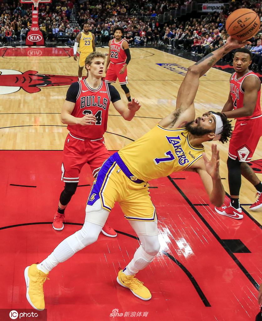 [NBA]湖人118-112公牛 詹姆斯砍三双大逆转