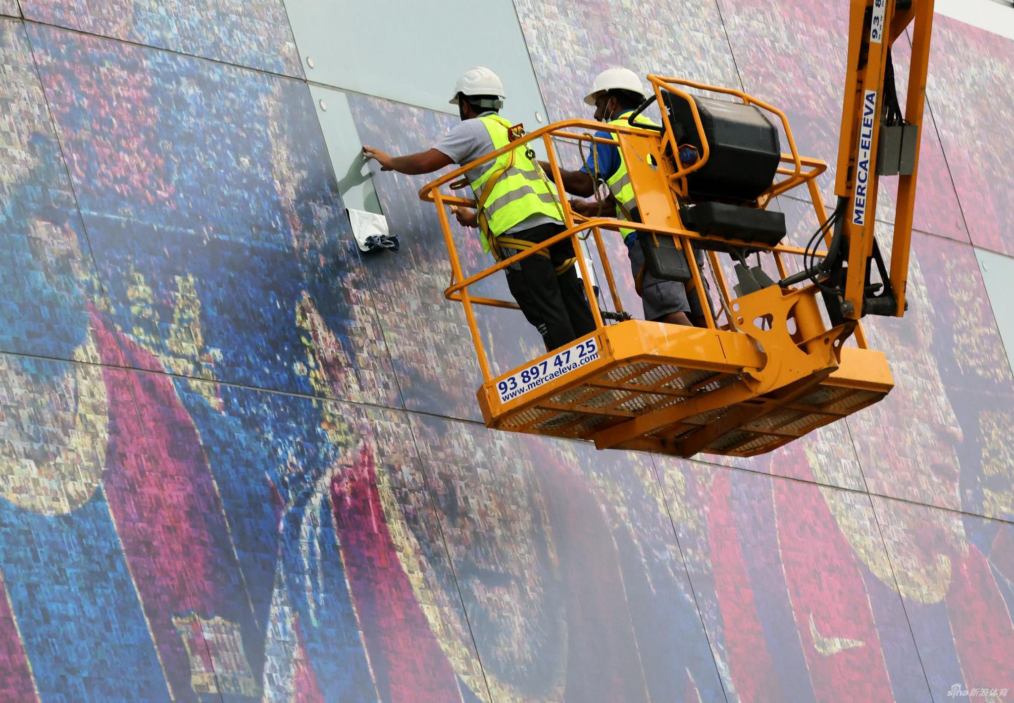 巴萨清除诺坎普梅西巨型海报
