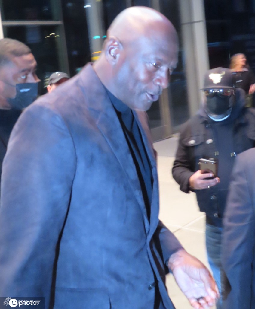 迈克尔-乔丹现身纽约卡内基音乐厅