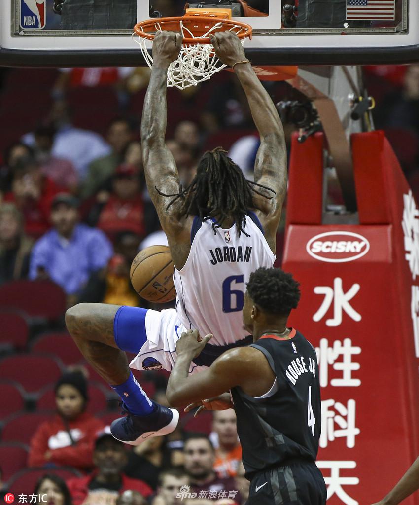 小乔丹双手暴扣