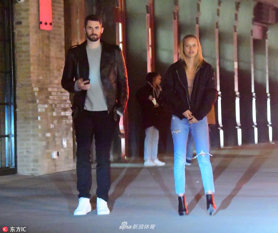 勒夫约会新女友