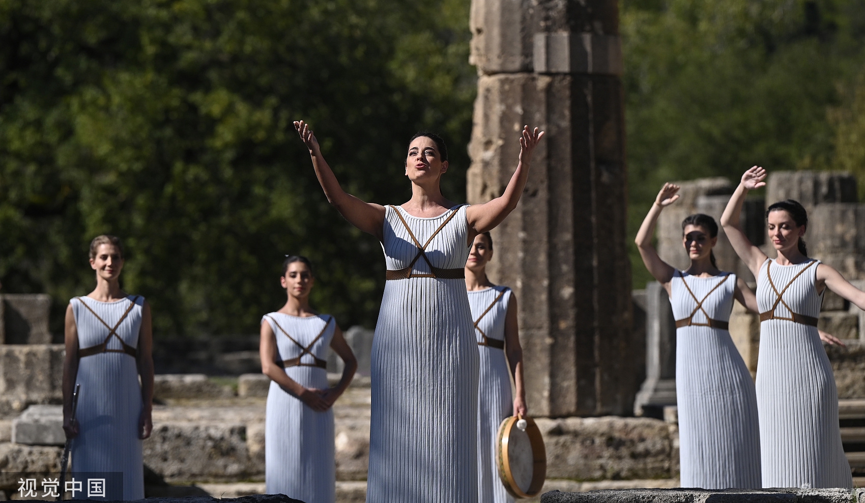 北京冬奥会火种在希腊点燃 李佳军传递火炬