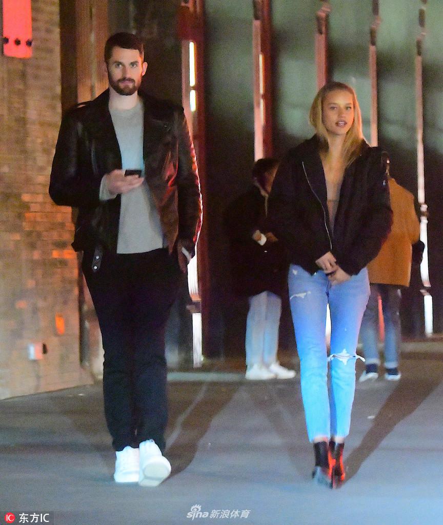 勒夫约会新女友