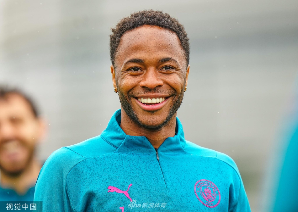 曼城训练备战并召开发布会