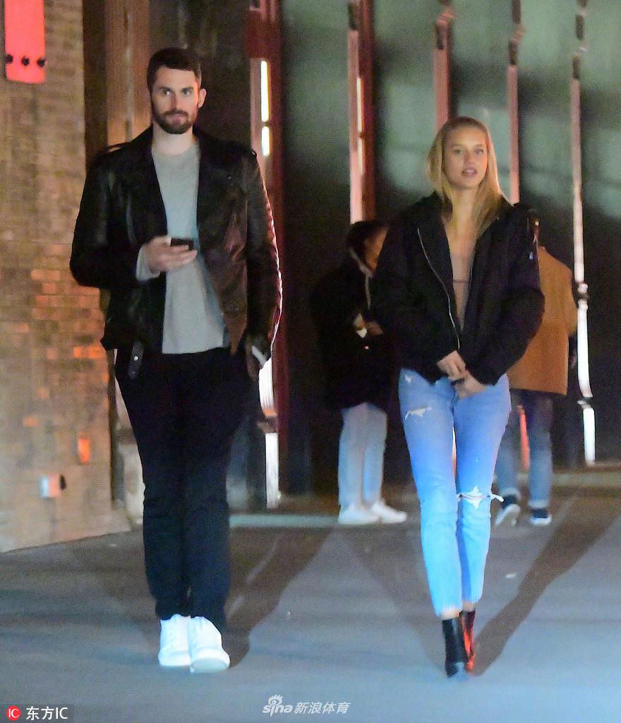 勒夫约会新女友