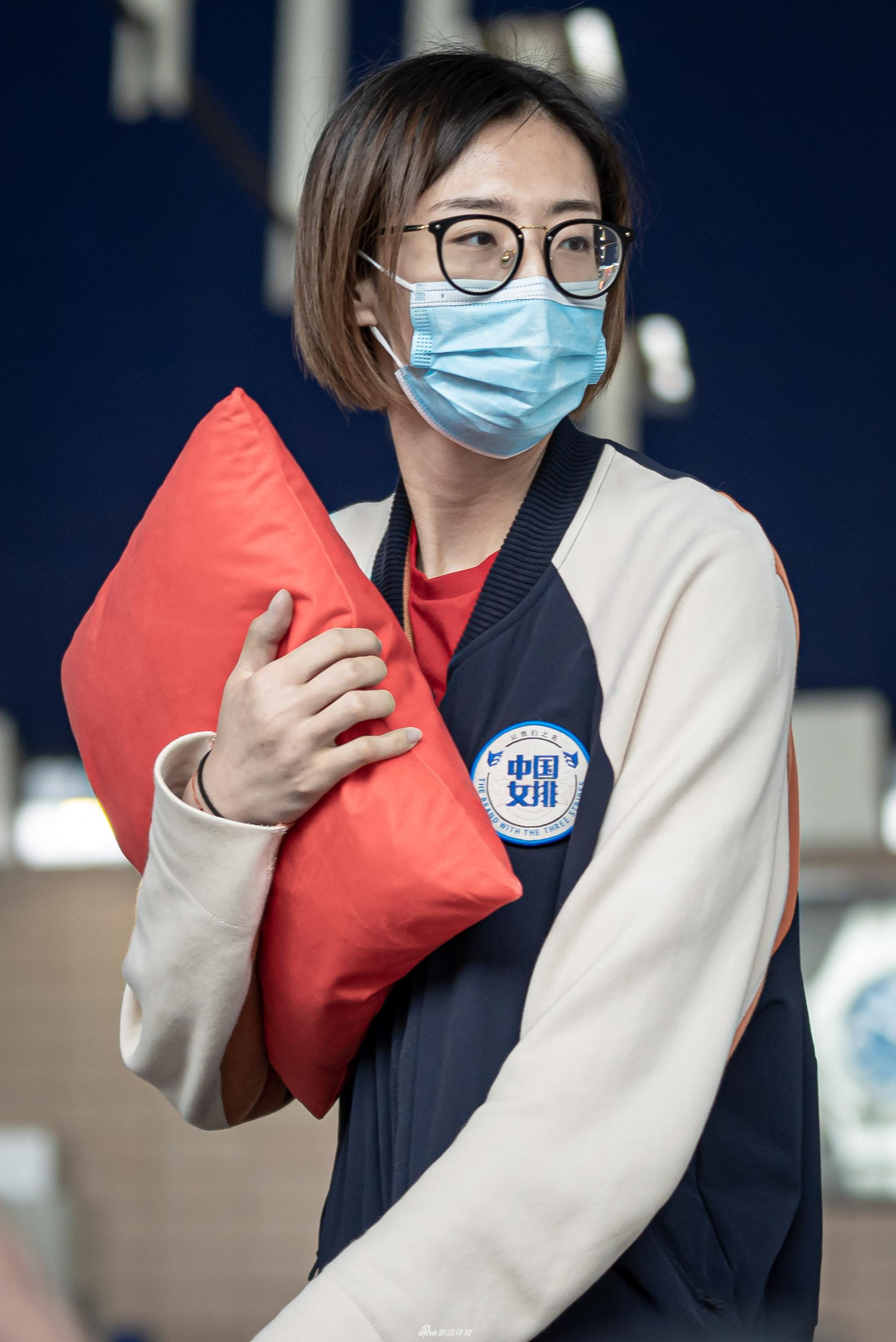 中国女排现身上海 兵发意大利参加世界女排联赛