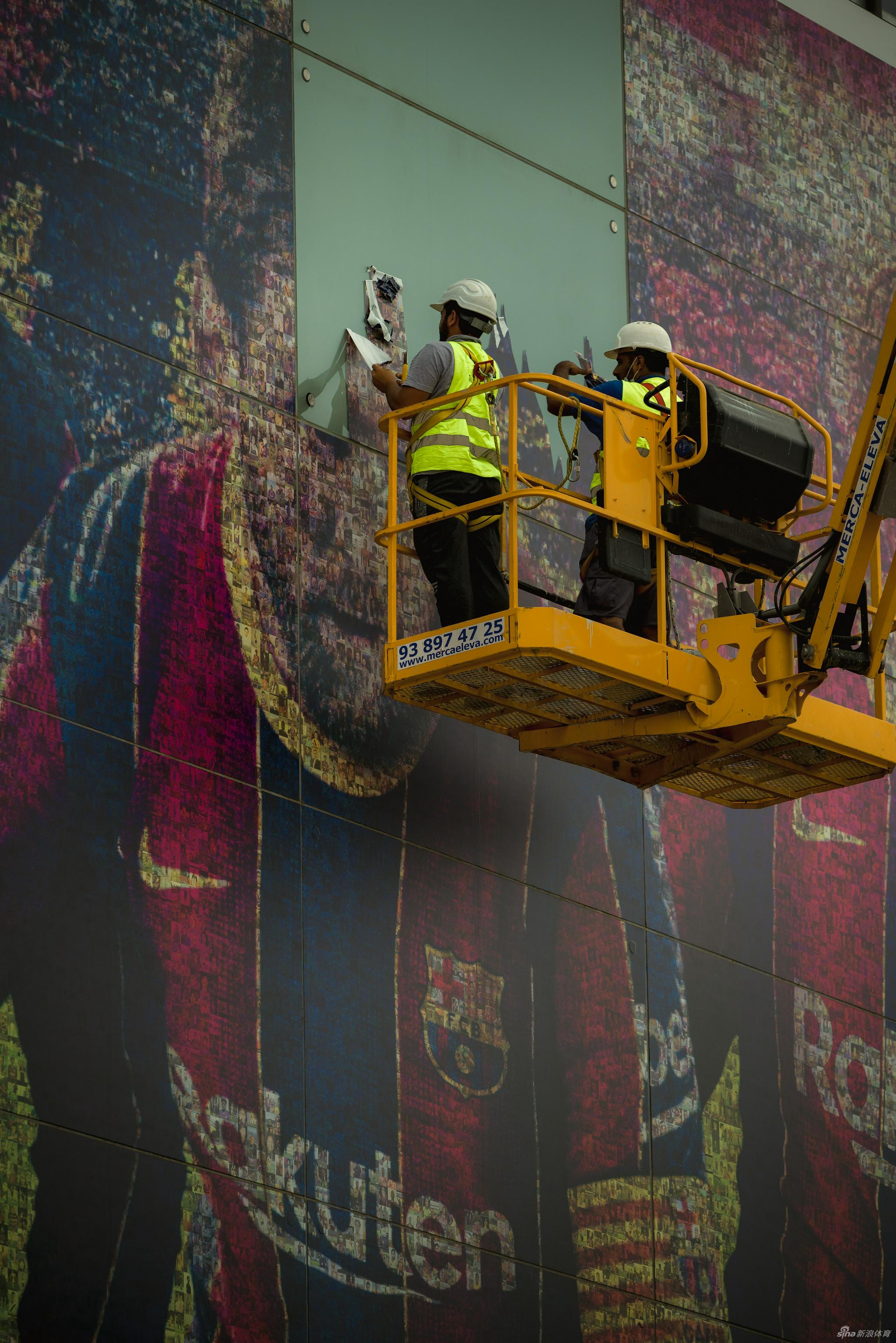 巴萨清除诺坎普梅西巨型海报