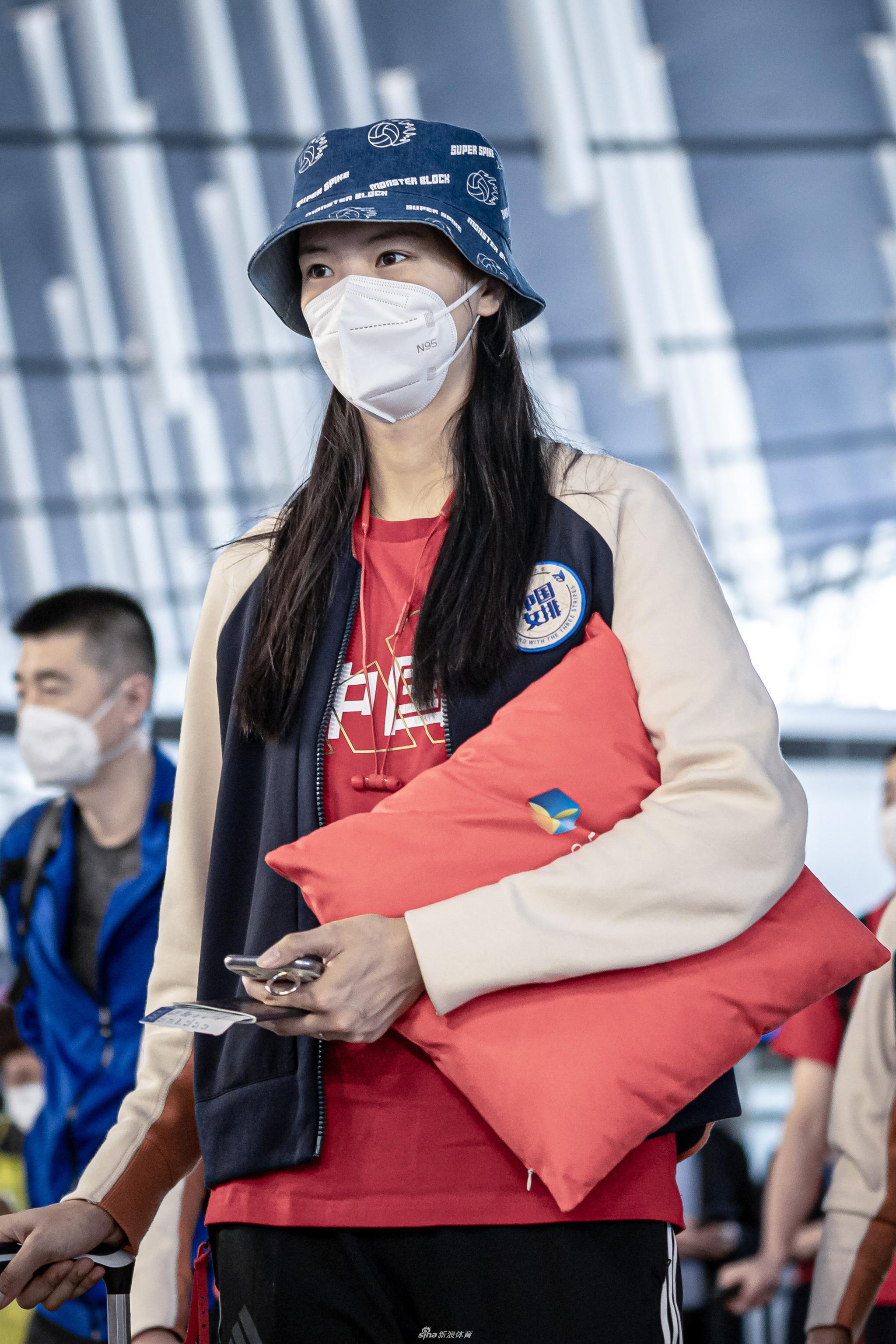 中国女排现身上海 兵发意大利参加世界女排联赛