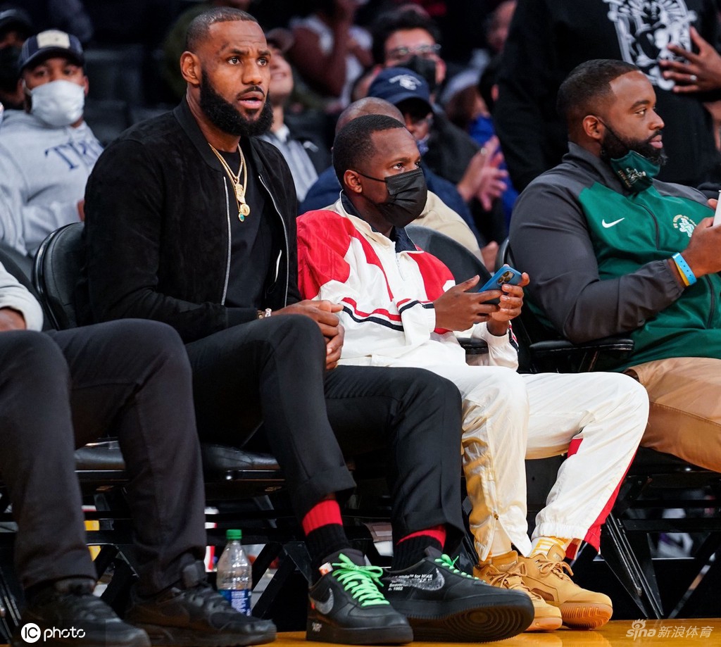 詹姆斯儿子比赛场边大腕云集 甜瓜保罗威少助阵