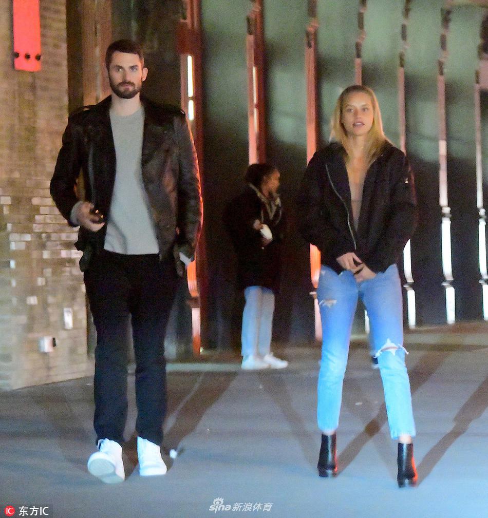 勒夫约会新女友