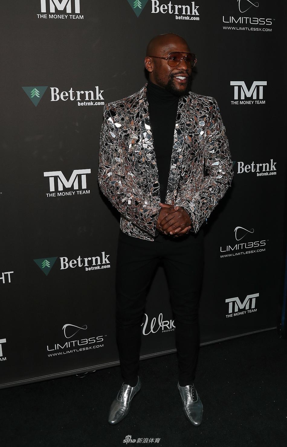 梅威瑟举行43岁生日聚会