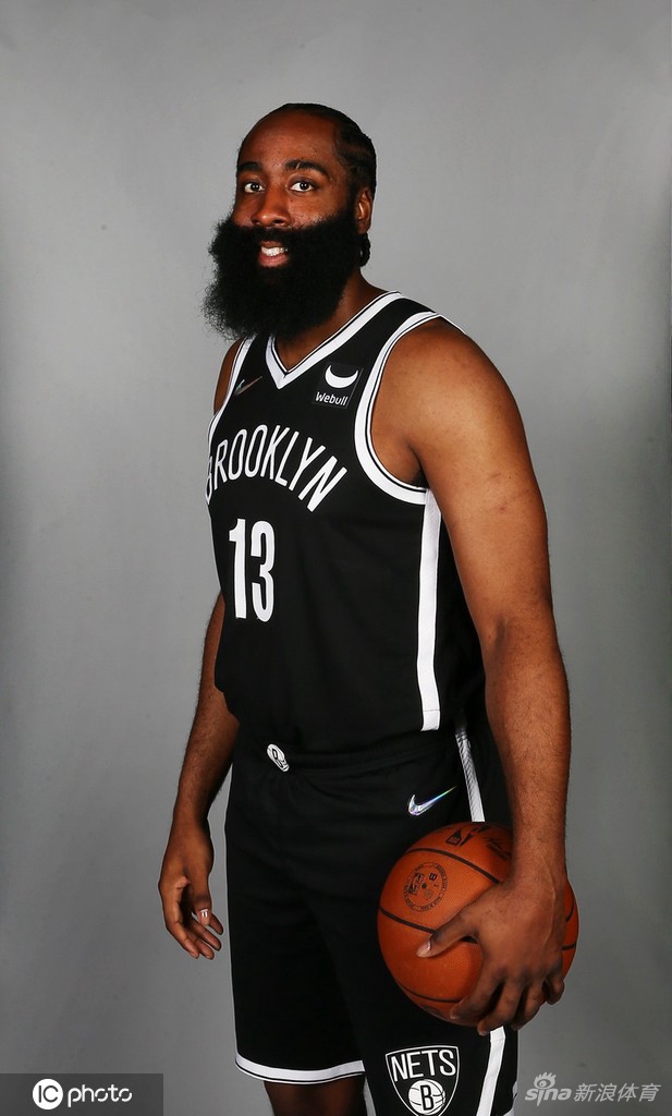 [NBA]篮网媒体日拍摄官方写真 欧文缺席