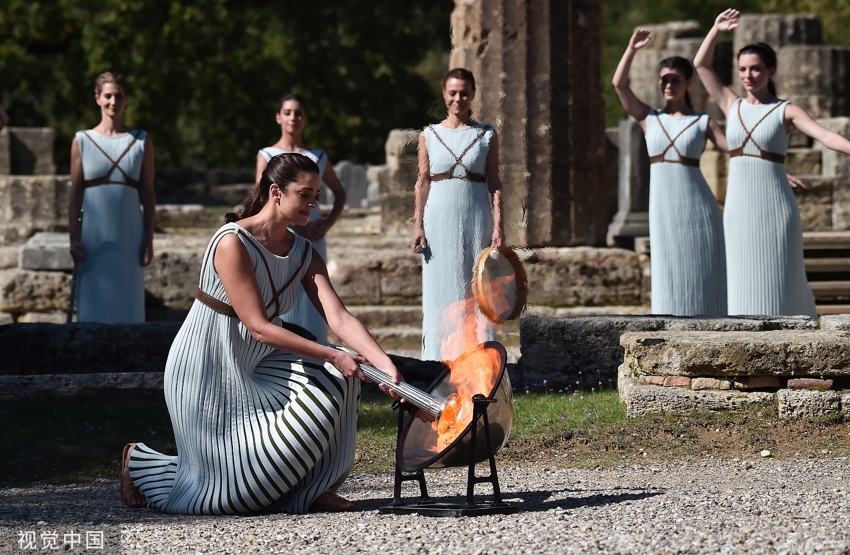 北京冬奥会火种在希腊点燃 李佳军传递火炬