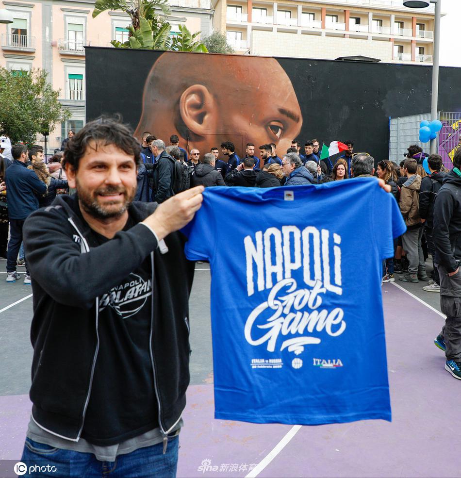 那不勒斯“科比球场”揭幕仪式