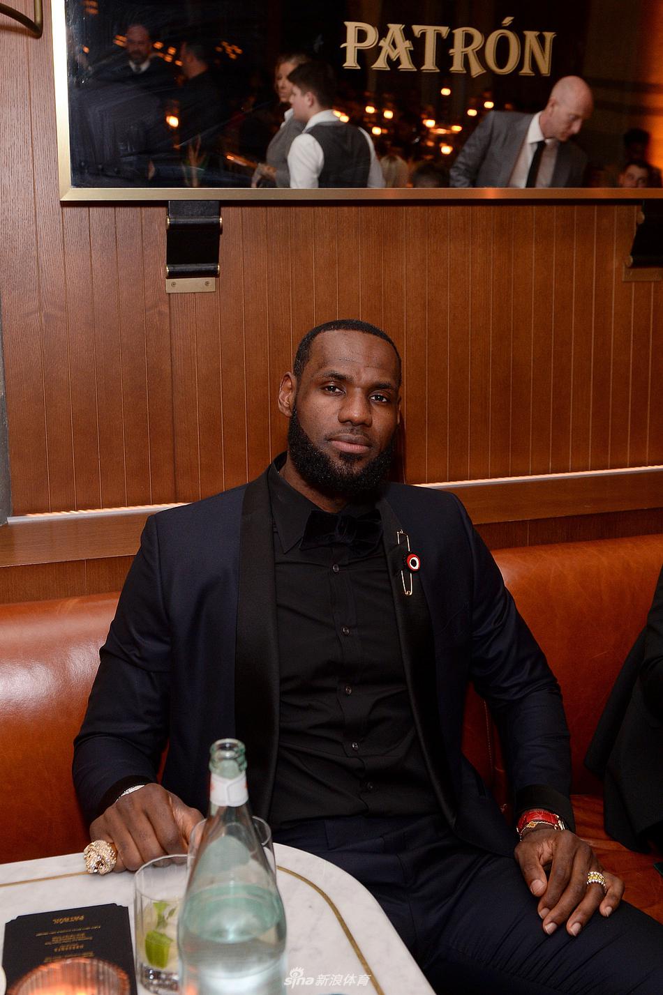 詹姆斯领衔出席豪气晚宴