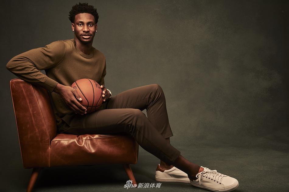 拉文领衔球员拍摄宣传写真