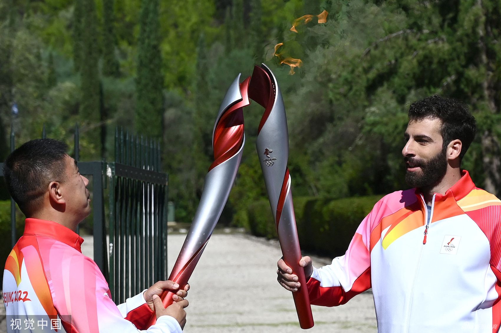 北京冬奥会火种在希腊点燃 李佳军传递火炬