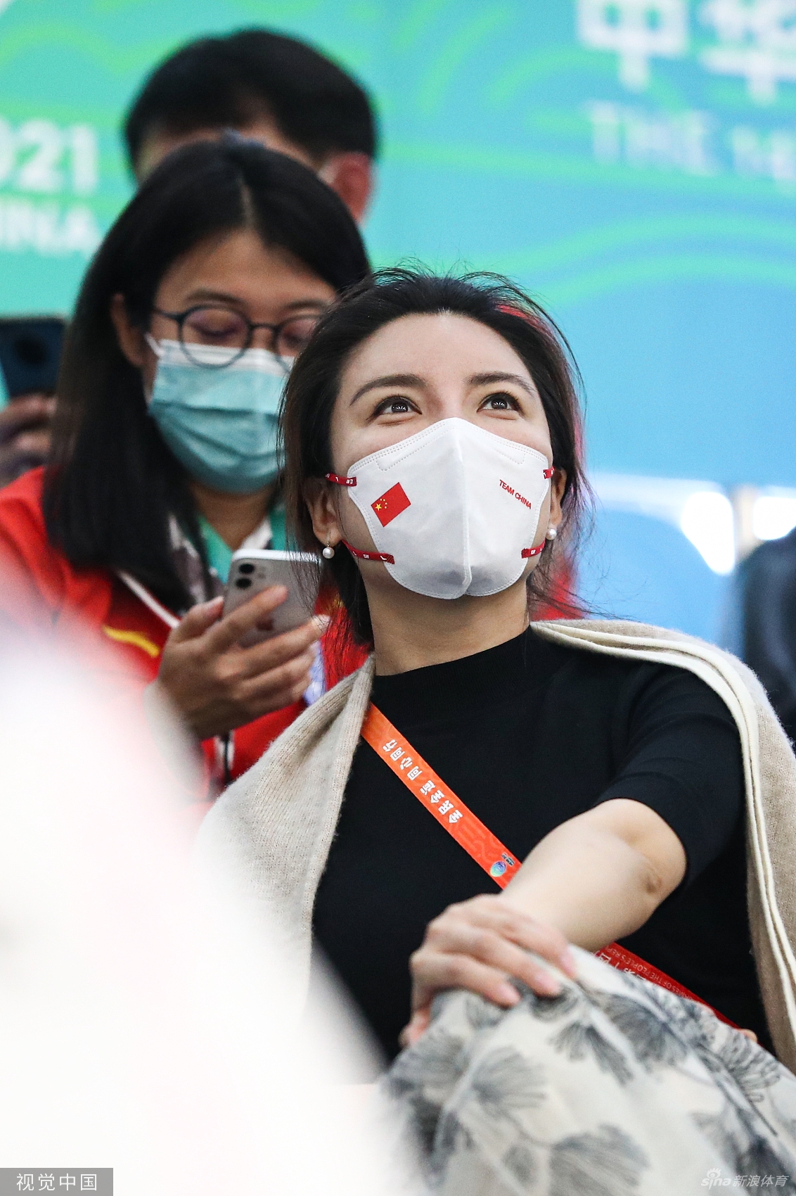 杜丽观战10米气步枪混合团体赛