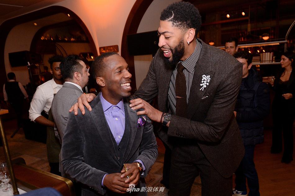 詹姆斯领衔出席豪气晚宴