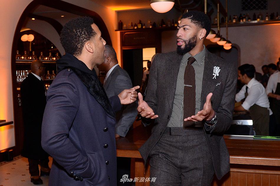 詹姆斯领衔出席豪气晚宴