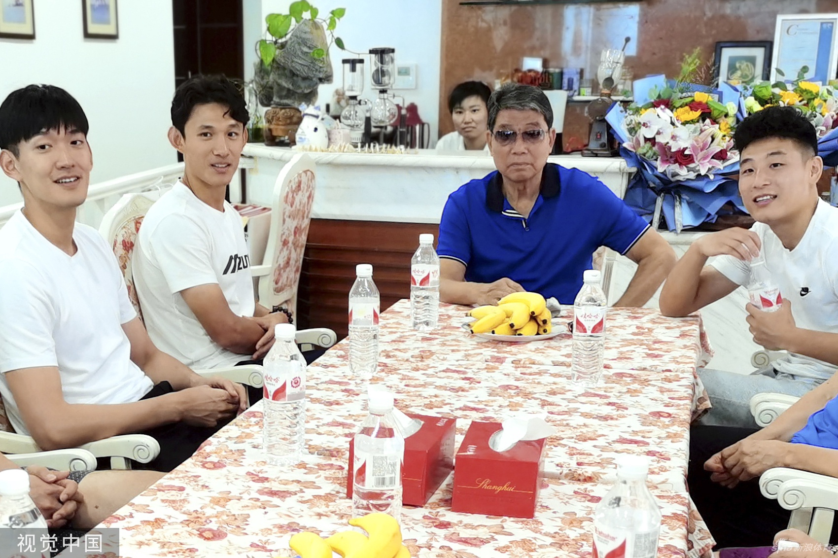 根宝足球基地21周年庆 武磊颜骏凌王龀到访祝贺