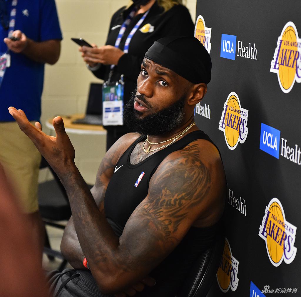 湖人高燃训练酷照放送！老汉詹姆斯大秀完美身材！