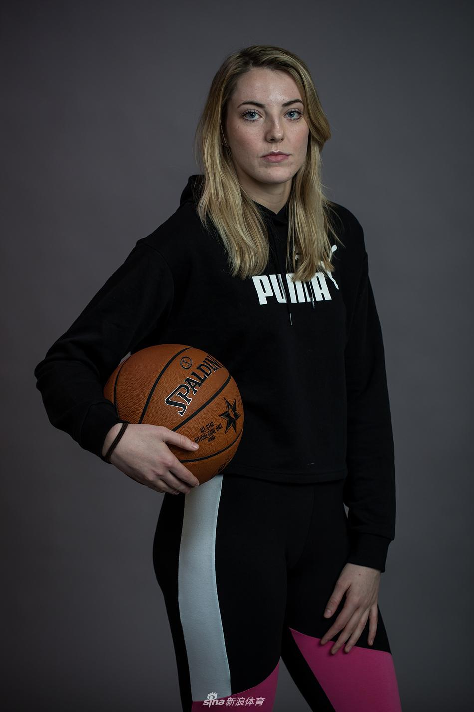 拉文领衔球员拍摄宣传写真