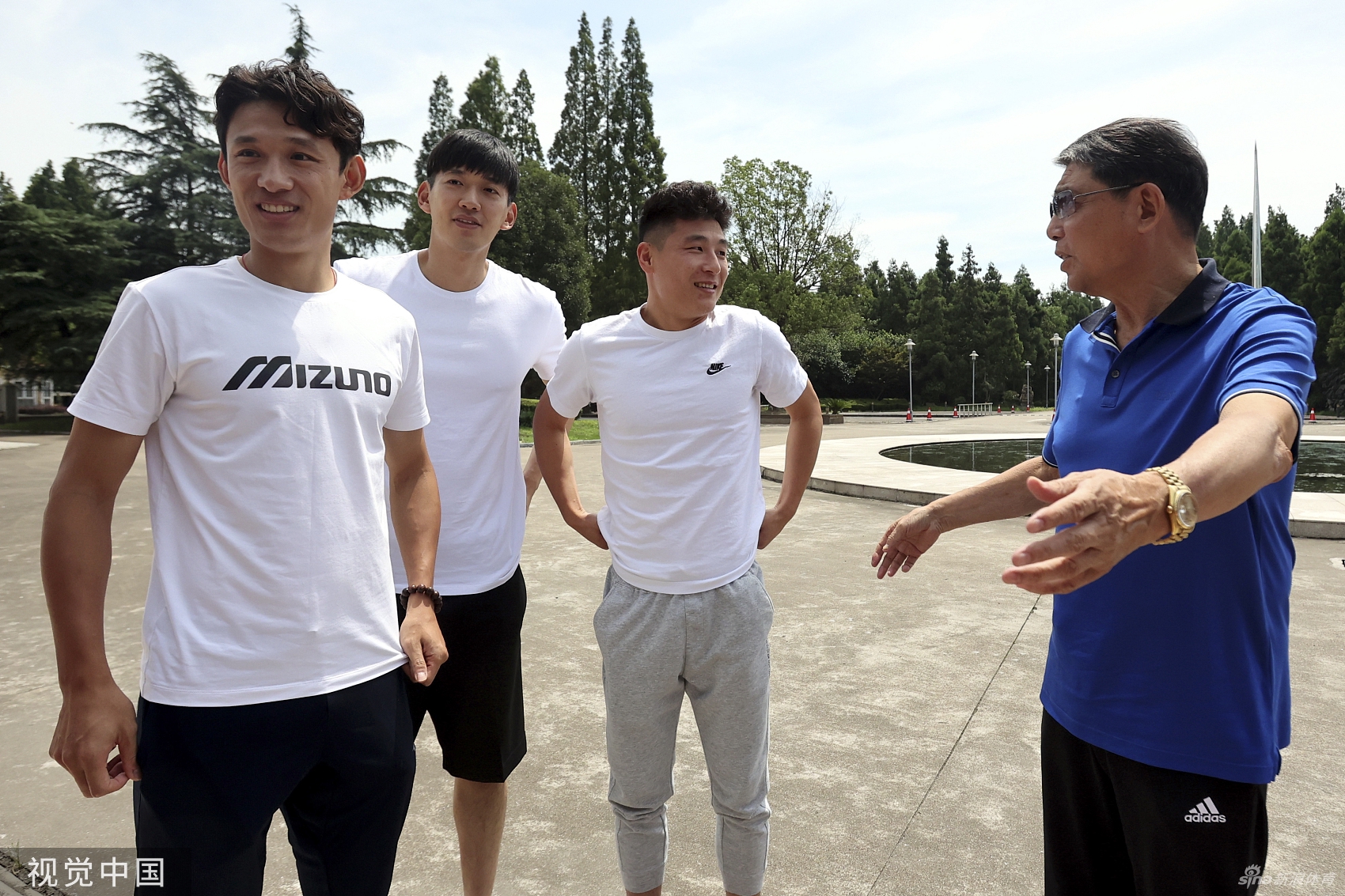 根宝足球基地21周年庆 武磊颜骏凌王龀到访祝贺