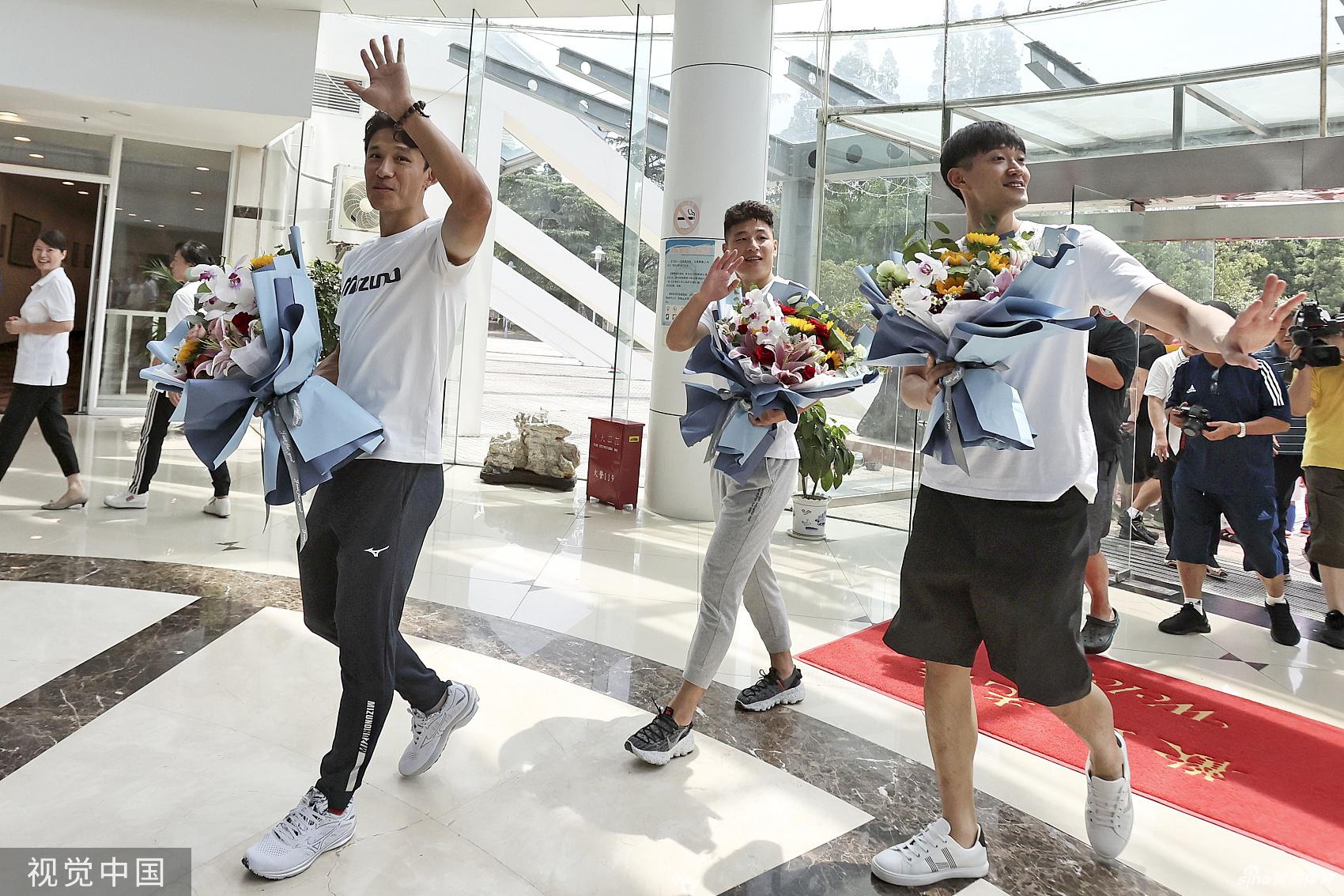 根宝足球基地21周年庆 武磊颜骏凌王龀到访祝贺