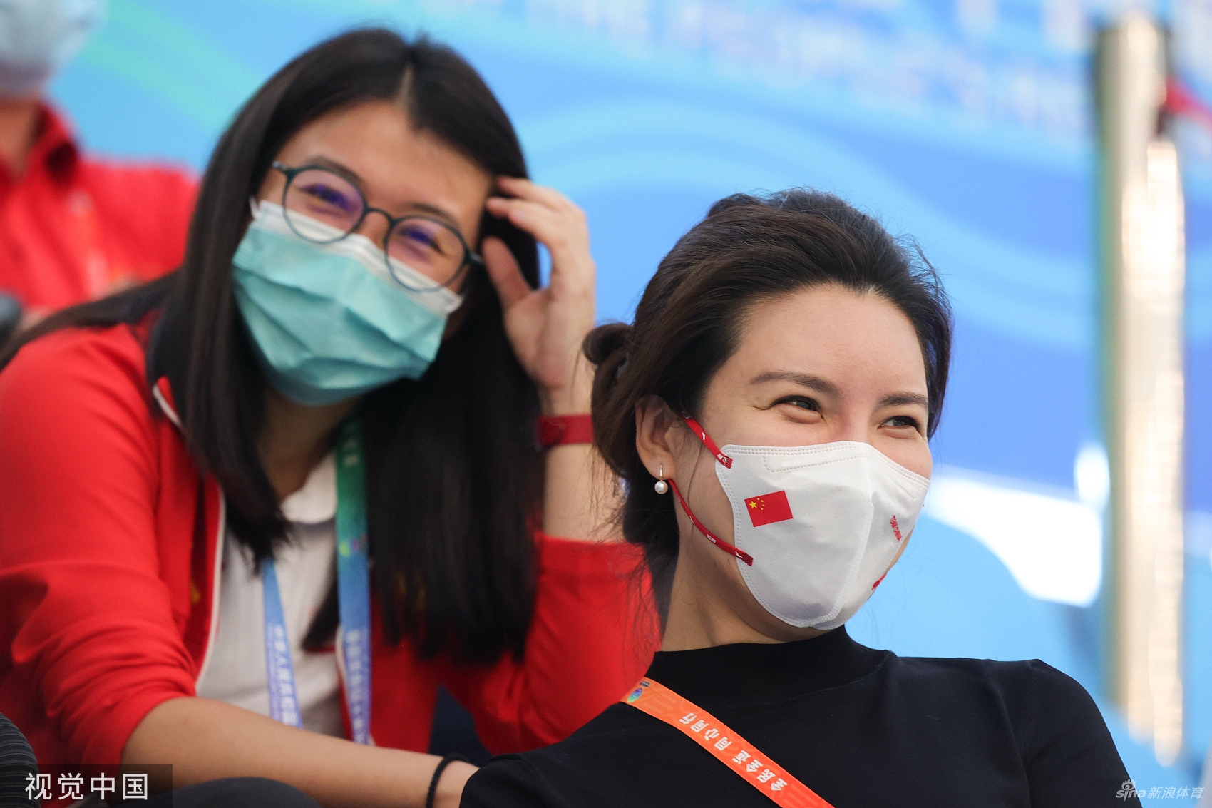 杜丽观战10米气步枪混合团体赛