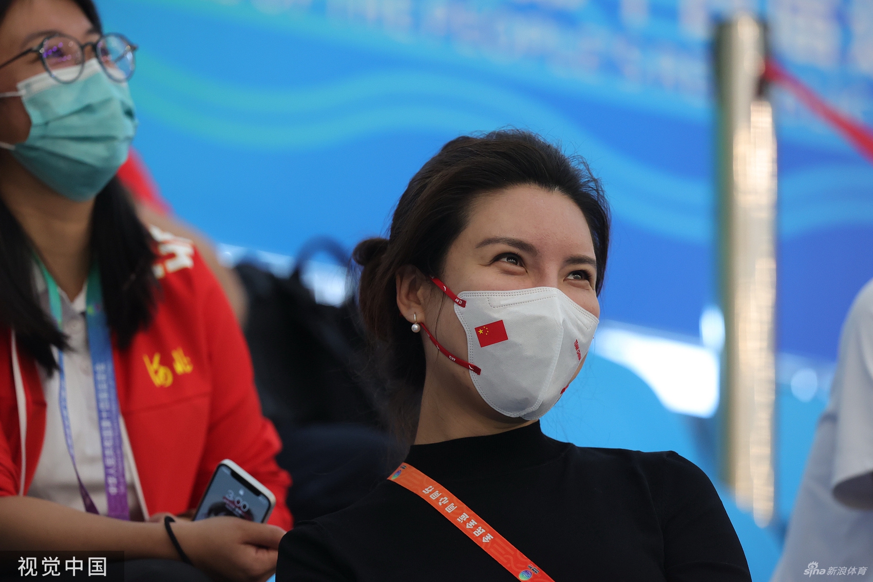 杜丽观战10米气步枪混合团体赛